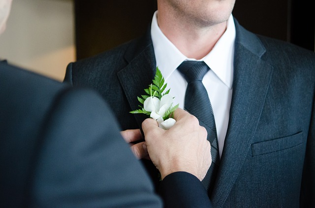 少人数の結婚式で上司を呼ばない時の伝え方 同僚を呼びたい場合は Precious Wedding